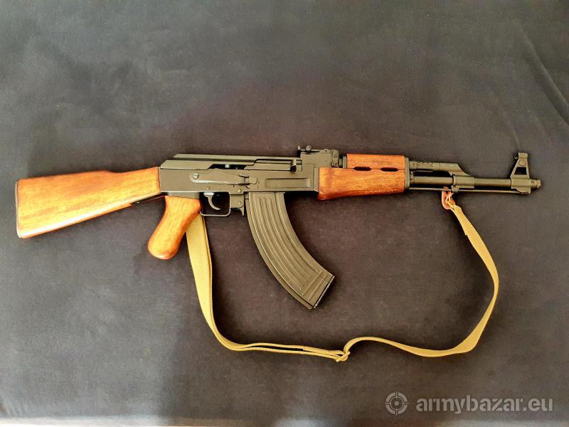 predám útočnú pušku Kalašnikov AK47